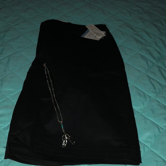 Shorts - Picture 2 of 3